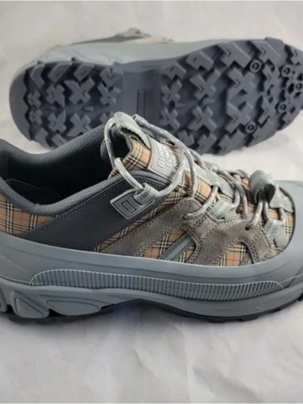 Burberry Men’s BURBERRY
ARTHUR SNEAKERS
STYLE: M STORY
ITEM NUMBER: 80438641003 - Picture 2 of 8